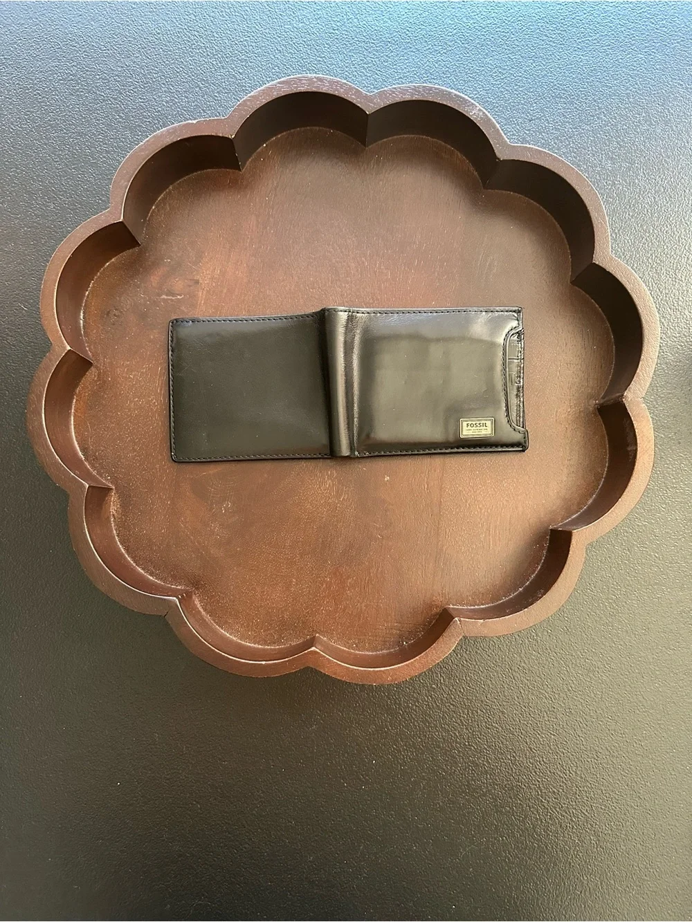 Men’s Black Fossil Leather Bifold Wallet with Branded Plaque